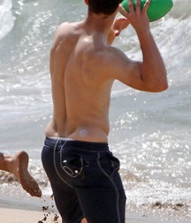 Nick Jonas: From Cutie to Stud 5da27a672bba2.jpg