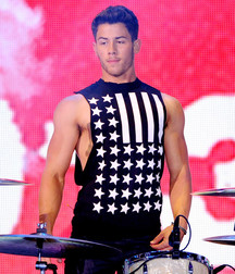 Nick Jonas: From Cutie to Stud 5da27a71d27ea.jpg