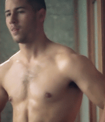 Nick Jonas: From Cutie to Stud 5da27abb4f5de.gif