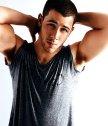 Nick Jonas: From Cutie to Stud 5da27b1235116.jpg