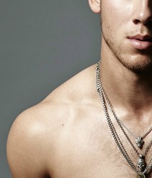 Nick Jonas: From Cutie to Stud 5da27b2d4d049.jpg