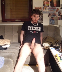 Boys with Phones 19 5dc217187f85e.jpg