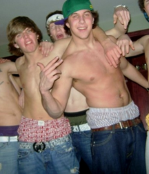 Saggin' 7 5dc4e2fe401fa.png