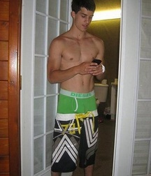 Saggin' 7 5dc4e338896b8.jpg