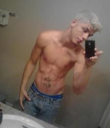 Saggin' 8 5dc8d9863546f.jpg