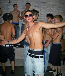 Saggin' 8 5dc8d9a28b848.jpg