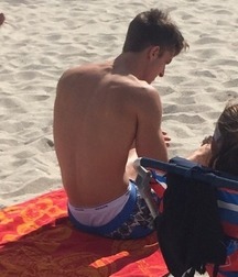 Saggin' 11 5dd5e2e5c2b2e.jpg