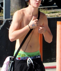 Saggin' 13 5de461372f17a.jpg