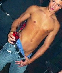 Saggin' 15 5df6f05824398.jpg