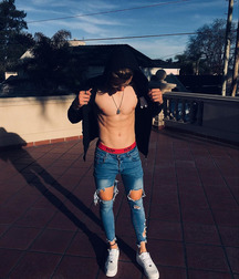 Saggin' 15 5df6f09922adc.jpg