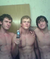 Bromance 5e13dfea33445.jpg
