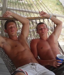 Bromance 5e13e00fd18a9.jpg