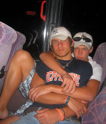 Bromance 5e13e0186e1db.jpg