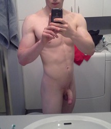 Boys with Phones 38 5e38b624e05a0.jpg