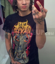 Boys with Phones 42 5e48a0e28577c.jpg
