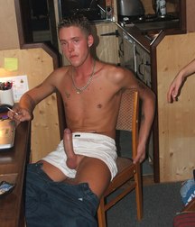 Boys with Phones 44 5e506172444f5.jpg