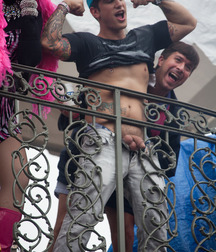 Boys with Phones 53 5e7d40f42cfec.jpg