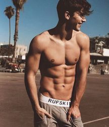 Twinks and Twunks 5e9e290379383.jpg