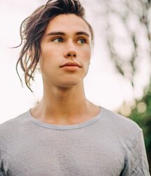 Luscious Locks 29 5ec1cefaf0eba.jpg