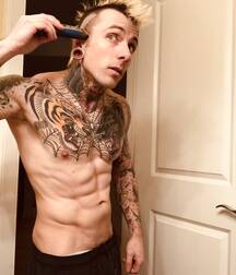 Rude and Tattooed 40 5ec31838ac443.jpg