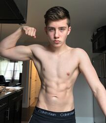 Fitness Twunk Isaac 2 5edd6ef1d4b18.jpg
