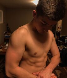 Fitness Twunk Isaac 5edd6f44ad3e0.jpg