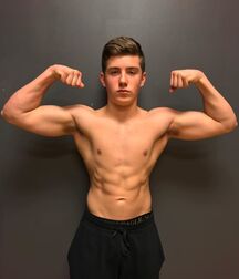 Fitness Twunk Isaac 5edd6f62d2e74.jpg