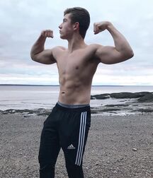 Fitness Twunk Isaac 5edd6f94c37ff.jpg