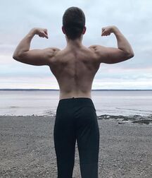 Fitness Twunk Isaac 5edd6fbfc1a7b.jpg