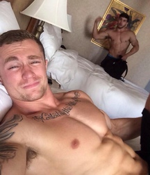 Boys with Phones 70 5ef68b8fa5102.jpg