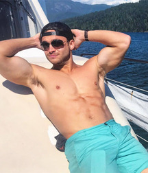 Pit-a-palooza jock flexing 266 5f1ca8c8731bb.jpg