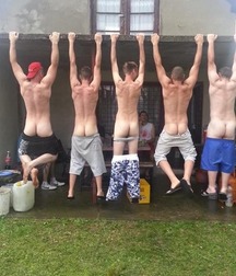 asses foreating1 5ccc7b921f689.jpg