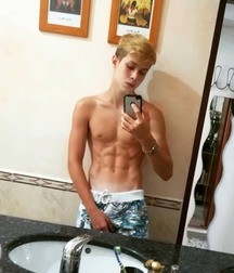 Blonde 5d4f750bbd1ee.jpg