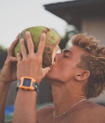 Blonde 5d4f7535c9615.jpg