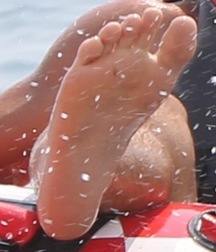 Feet Cameron Dallas 5d02d8d589747.jpg