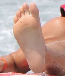 Feet Cameron Dallas 5d02d8dbe191c.jpg