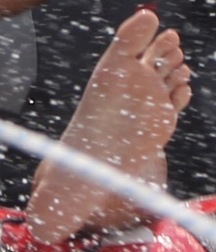 Feet Cameron Dallas 5d02d8e5799ec.jpg