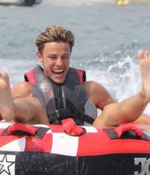 Feet Cameron Dallas 5d02d8ea1dde4.jpg