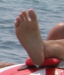Feet Cameron Dallas 5d02d8f3da1b2.jpg