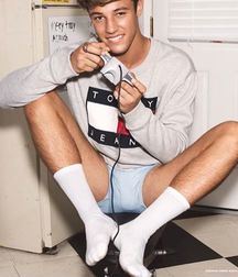 Feet Cameron Dallas 5d02d92c54e23.jpg