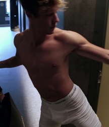Cameron Dallas fett & naked 2
