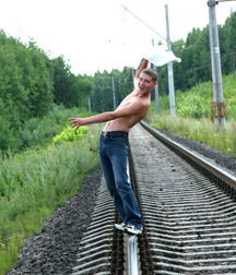 Simon (Outdoors) First Set 5cf97b9ee6996.jpg