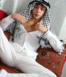 Kane as Arab Boy 5d3312a8ed05c.jpg