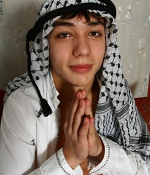 Kane as Arab Boy 5d3312f182e33.jpg