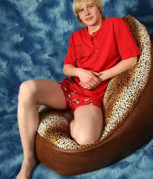 Vova in the Studio (Older) 5d3a221ca46d8.jpg