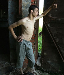 nikita in a Barn 5d3b6eb6696db.jpg