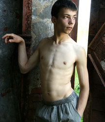 nikita in a Barn 5d3b6ebd151e5.jpg