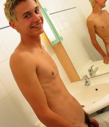 Rodney in the Shower 5d5998fc1764e.jpg