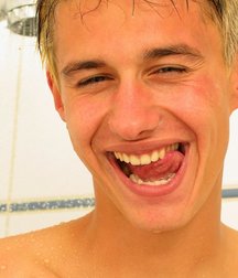 Rodney in the Shower 5d59993d8b9e1.jpg