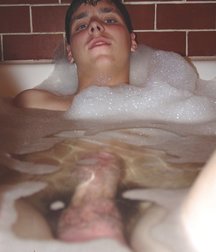 Darius in Bath 5d5ee7b235a23.jpg